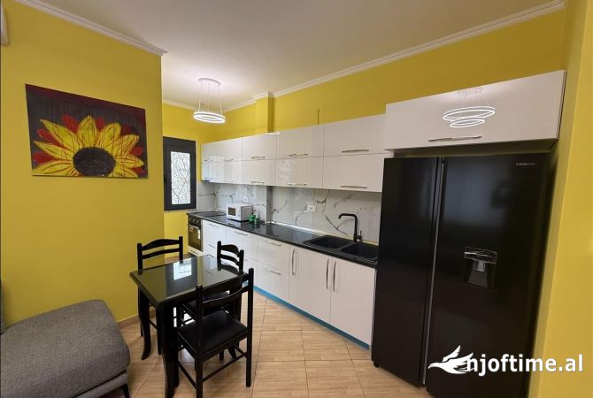 Shtepi me qera Apartament ne Tirane, 2+1, Mobilimi E mobiluar, Pagesa 600  Euro.