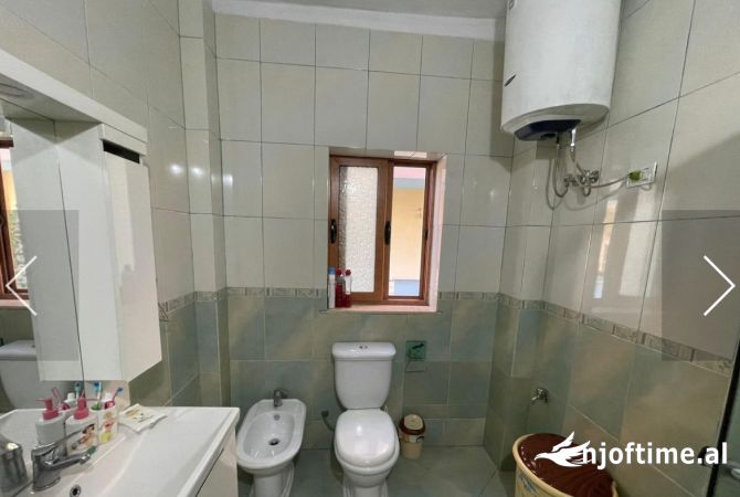 Shtepi me qera Shtepi Private ne Tirane, 2+1, Mobilimi E mobiluar, Pagesa 40,000  Leke.