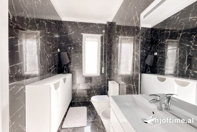 Shtepi ne shitje Apartament ne Tirane, 3+1, Mobilimi E mobiluar, Pagesa 250,000  Euro.