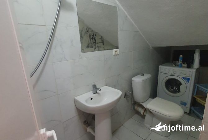 Shtepi me qera Shtepi Private ne Tirane, 1+1, Mobilimi E mobiluar, Pagesa 400  Euro.