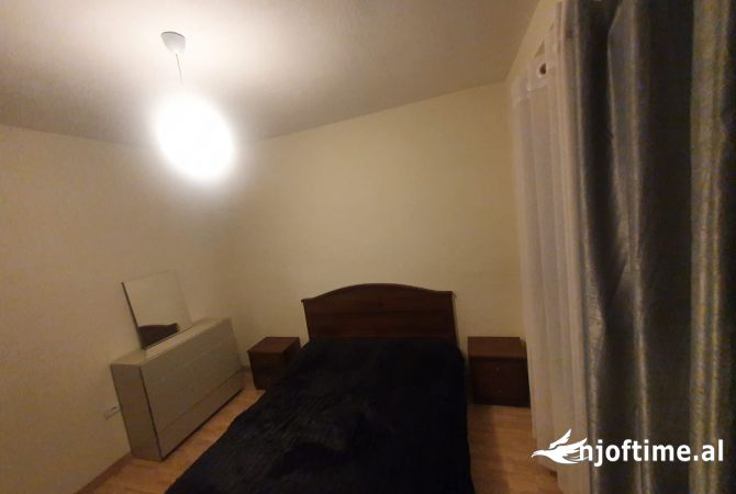 Shtepi me qera Shtepi Private ne Tirane, 1+1, Mobilimi E mobiluar, Pagesa 400  Euro.