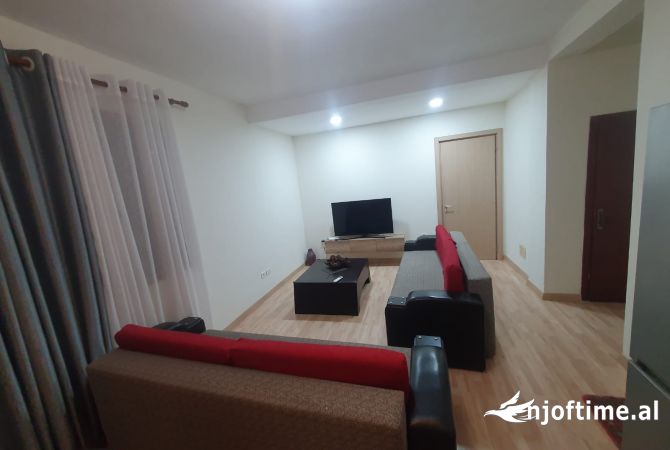 Shtepi me qera Shtepi Private ne Tirane, 1+1, Mobilimi E mobiluar, Pagesa 400  Euro.