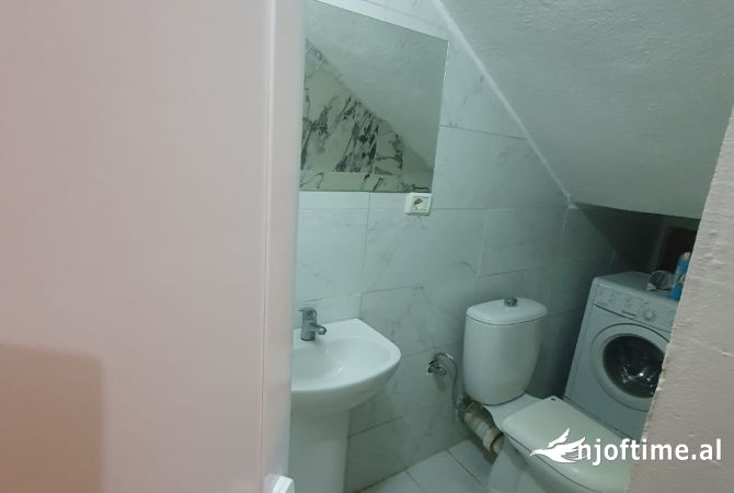 Shtepi me qera Shtepi Private ne Tirane, 1+1, Mobilimi E mobiluar, Pagesa 400  Euro.