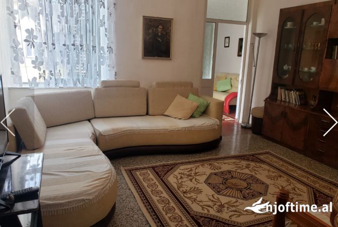 Shtepi me qera 2+1 ne Tirane - 650 Euro