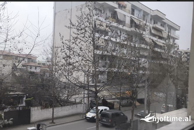 Ambient biznesi me qera 3+1 ne Tirane - 1,200 Euro