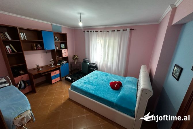 Shtepi me qera Duplex(shtepi me 2 kate) ne Tirane, 3+1, Mobilimi E mobiluar, Pagesa 650  Euro.