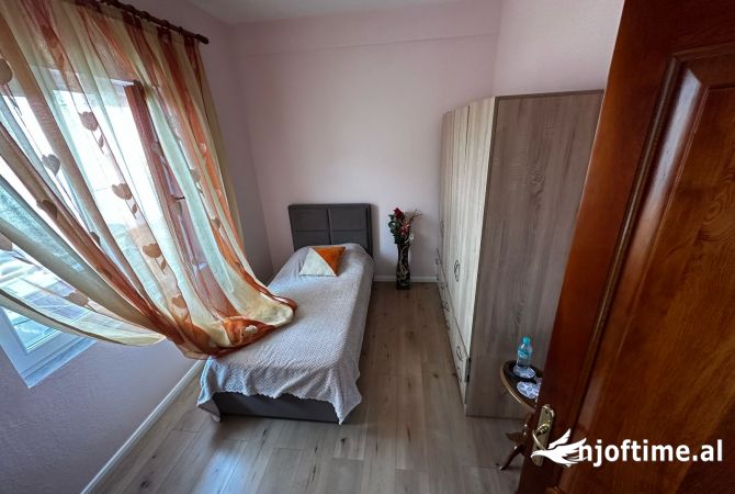 Shtepi me qera Duplex(shtepi me 2 kate) ne Tirane, 3+1, Mobilimi E mobiluar, Pagesa 650  Euro.