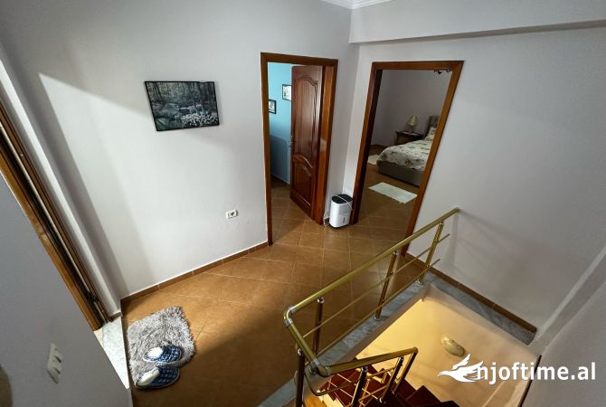 Shtepi me qera Duplex(shtepi me 2 kate) ne Tirane, 3+1, Mobilimi E mobiluar, Pagesa 650  Euro.