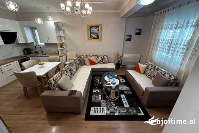 Shtepi me qera 3+1 ne Tirane - 650 Euro