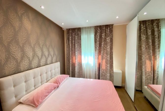 Shtepi me qera Apartament ne Tirane, 3+1, Mobilimi E mobiluar, Pagesa 1,200  Euro.