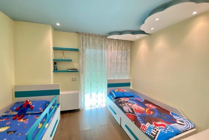 Shtepi me qera Apartament ne Tirane, 3+1, Mobilimi E mobiluar, Pagesa 1,200  Euro.