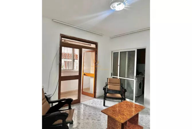 Ambiente Commerciale in Affitto 3+1 a Tirana - 40,000 Leke