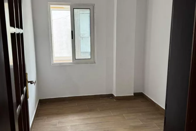 Ambient biznesi me qera 3+1 ne Tirane - 1,700 Euro