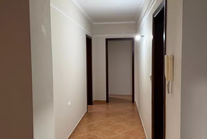 Jepet me qera zyre 4+1+2 tek sheshi Willson 