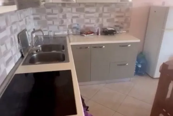 Shtepi ne shitje Apartament ne Tirane, 1+1, Mobilimi E mobiluar, Pagesa 105,000  Euro.