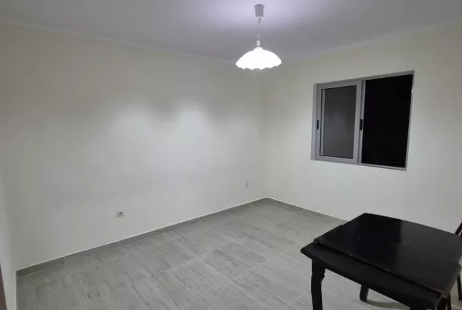 Shtepi me qera Apartament ne Tirane, 1+1, Mobilimi Bosh, pa mobiluar, Pagesa 40,000  Leke.