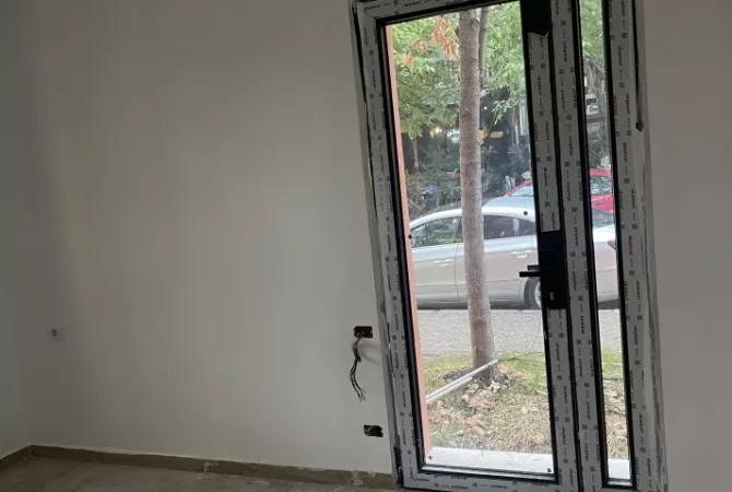 Ambient biznesi me qera 3+1 ne Tirane - 700 Euro