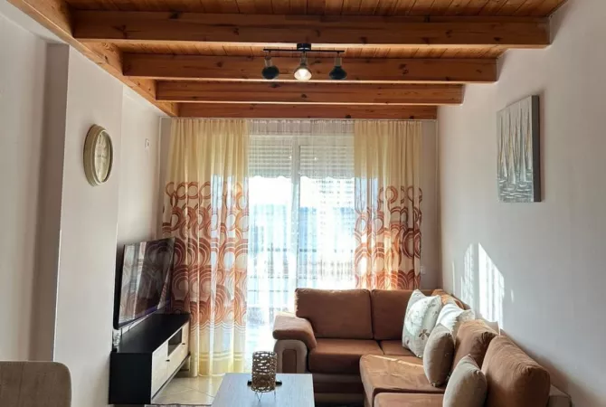 Shtepi me qera 2+1 ne Tirane - 50,000 Leke
