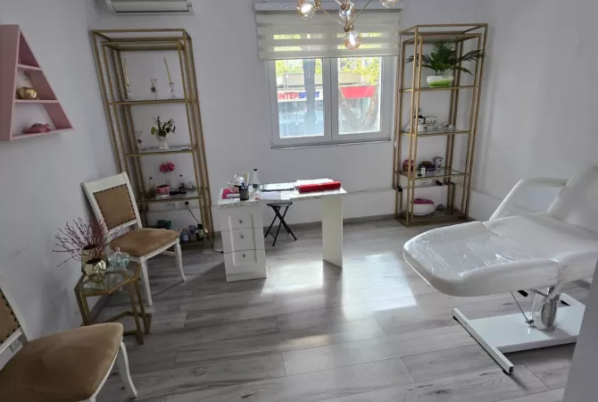 Ambient biznesi me qera 3+1 ne Tirane - 700 Euro