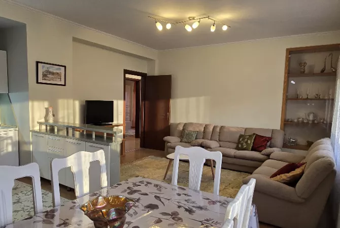 Shtepi me qera Apartament ne Tirane, 2+1, Mobilimi E mobiluar, Pagesa 750  Euro.