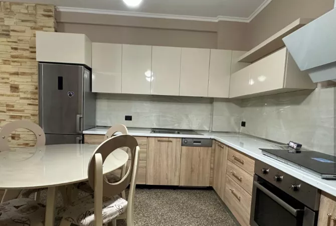 Shtepi ne shitje Apartament ne Tirane, 2+1, Mobilimi E mobiluar, Pagesa 143,000  Euro.