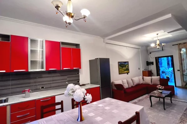 Shtepi me qera Apartament ne Tirane, 2+1, Mobilimi E mobiluar, Pagesa 50,000  Leke.