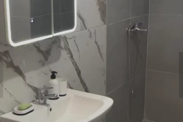 Shtepi me qera Apartament ne Tirane, 2+1, Mobilimi E mobiluar, Pagesa 450  Euro.