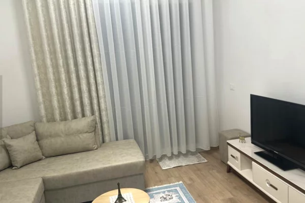 Shtepi me qera 2+1 ne Tirane - 450 Euro