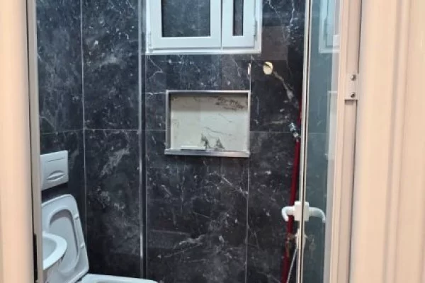 Shtepi ne shitje Apartament ne Tirane, 2+1, Mobilimi Bosh, pa mobiluar, Pagesa 218,000  Euro.