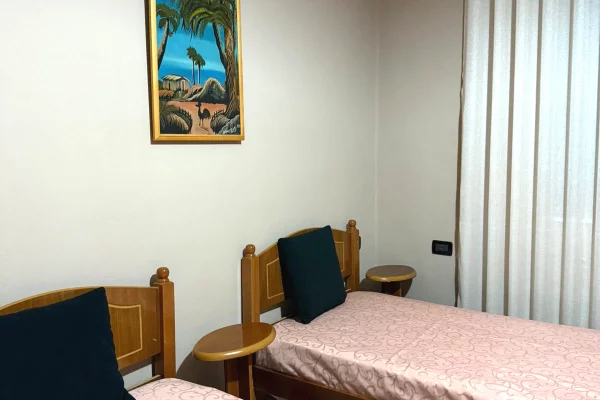 Shtepi me qera Apartament ne Tirane, 2+1, Mobilimi E mobiluar, Pagesa 50,000  Leke.