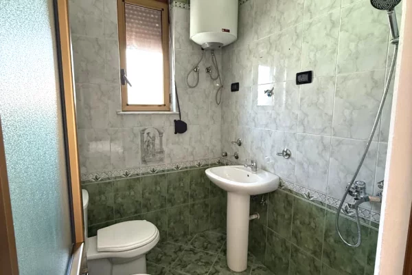 Shtepi me qera Apartament ne Tirane, 2+1, Mobilimi E mobiluar, Pagesa 50,000  Leke.