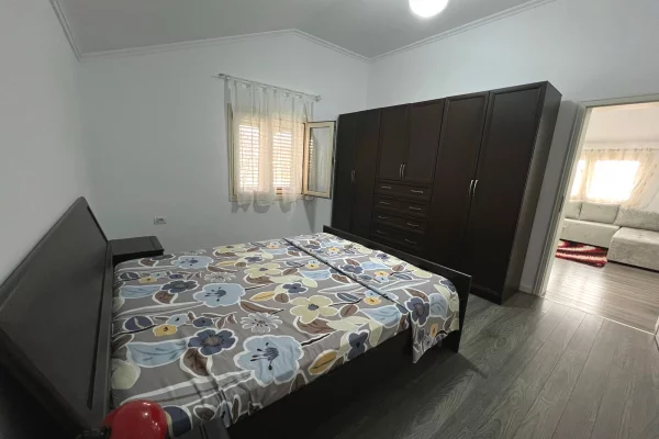 Shtepi me qera Apartament ne Tirane, 2+1, Mobilimi E mobiluar, Pagesa 50,000  Leke.