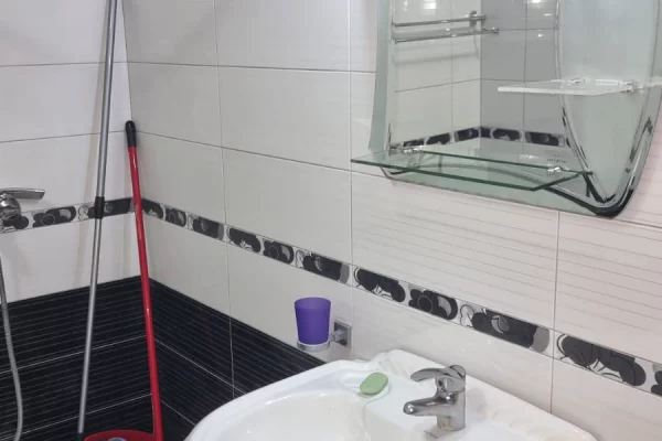 Shtepi me qera Apartament ne Tirane, 2+1, Mobilimi E mobiluar, Pagesa 50,000  Leke.