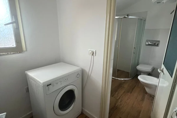Shtepi me qera Apartament ne Tirane, 2+1, Mobilimi E mobiluar, Pagesa 50,000  Leke.