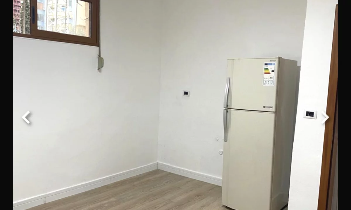 Shtepi me qera Apartament ne Tirane, Garsoniere, Mobilimi Bosh, pa mobiluar, Pagesa 37,000  Leke.