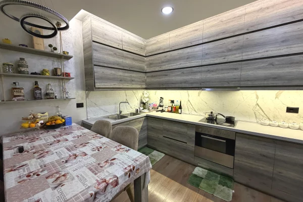 Shtepi ne shitje Apartament ne Tirane, 2+1, Mobilimi E mobiluar, Pagesa 30,000,000  Leke.