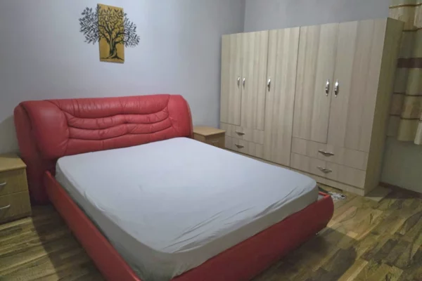 Shtepi me qera Apartament ne Tirane, 1+1, Mobilimi E mobiluar, Pagesa 50,000  Leke.