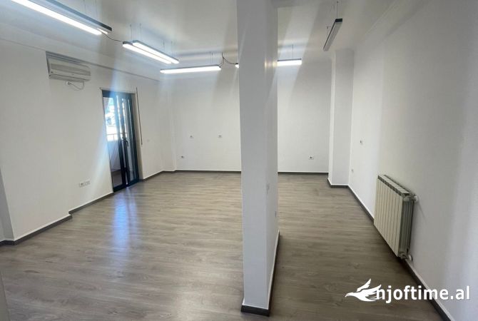 Ambient biznesi me qera 3+1 ne Tirane - 1,000 Euro