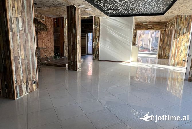 Ambient biznesi me qera 1+1 ne Tirane - 160,000 Leke