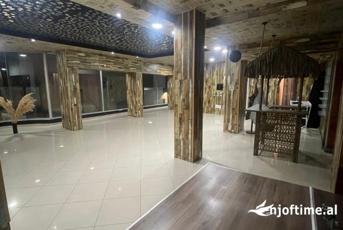 Ambient biznesi me qera 1+1 ne Tirane - 160,000 Leke
