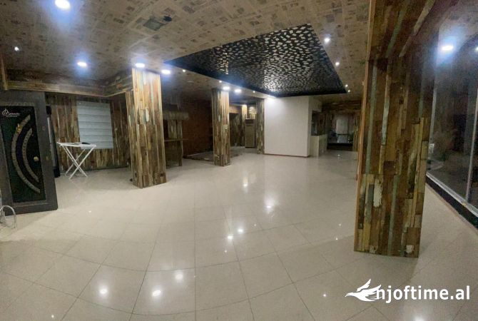 Ambient biznesi me qera 1+1 ne Tirane - 160,000 Leke