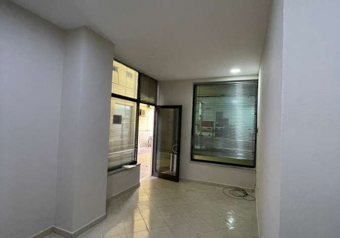 Ambient biznesi me qera 3+1 ne Tirane - 300 Euro
