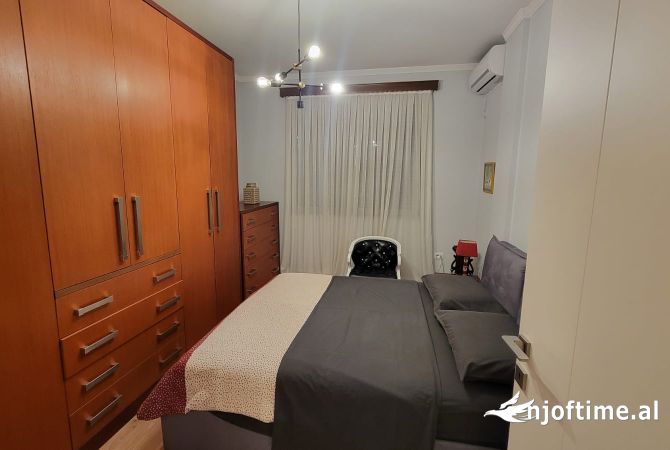 Shtepi me qera 2+1 ne Tirane - 1,000 Euro