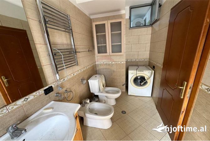 Shtepi ne shitje Apartament ne Tirane, 2+1, Mobilimi E mobiluar, Pagesa 160,000  Euro.