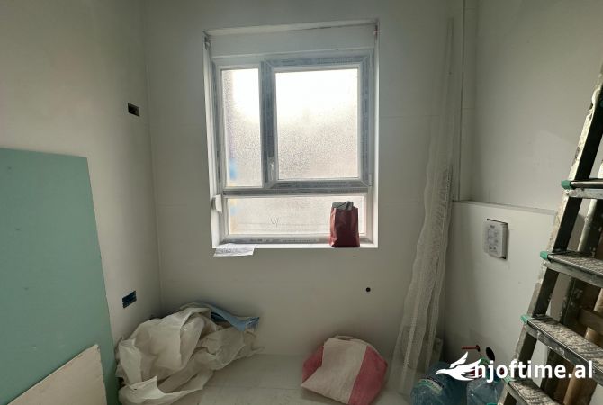 Shtepi ne shitje Apartament ne Tirane, 2+1, Mobilimi Bosh, pa mobiluar, Pagesa 195,000  Euro.