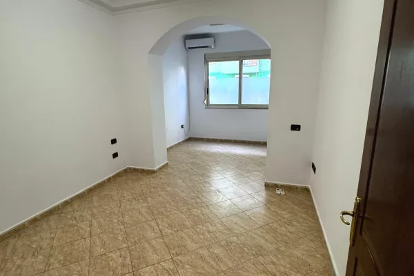 Ambient biznesi me qera 3+1 ne Tirane - 700 Euro