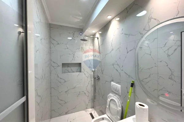 Shtepi ne shitje Apartament ne Tirane, 1+1, Mobilimi E mobiluar, Pagesa 109,000  Euro.