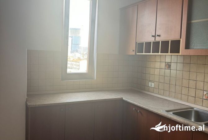 Shtepi me qera 2+1 ne Tirane - 60,000 Leke