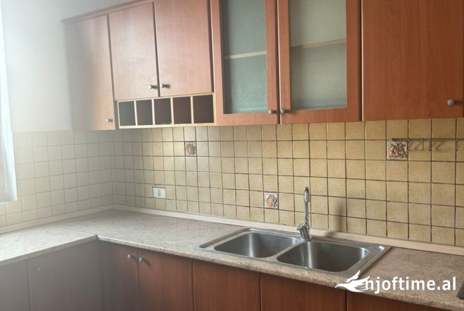 Shtepi me qera 2+1 ne Tirane - 60,000 Leke