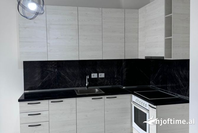Shtepi me qera 1+1 ne Tirane - 40,000 Leke